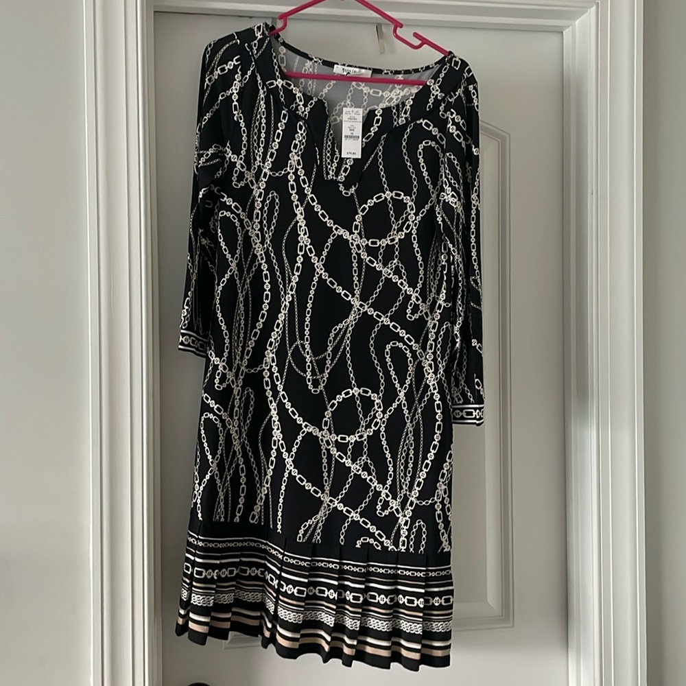 Gorgeous White House Black Market Dress